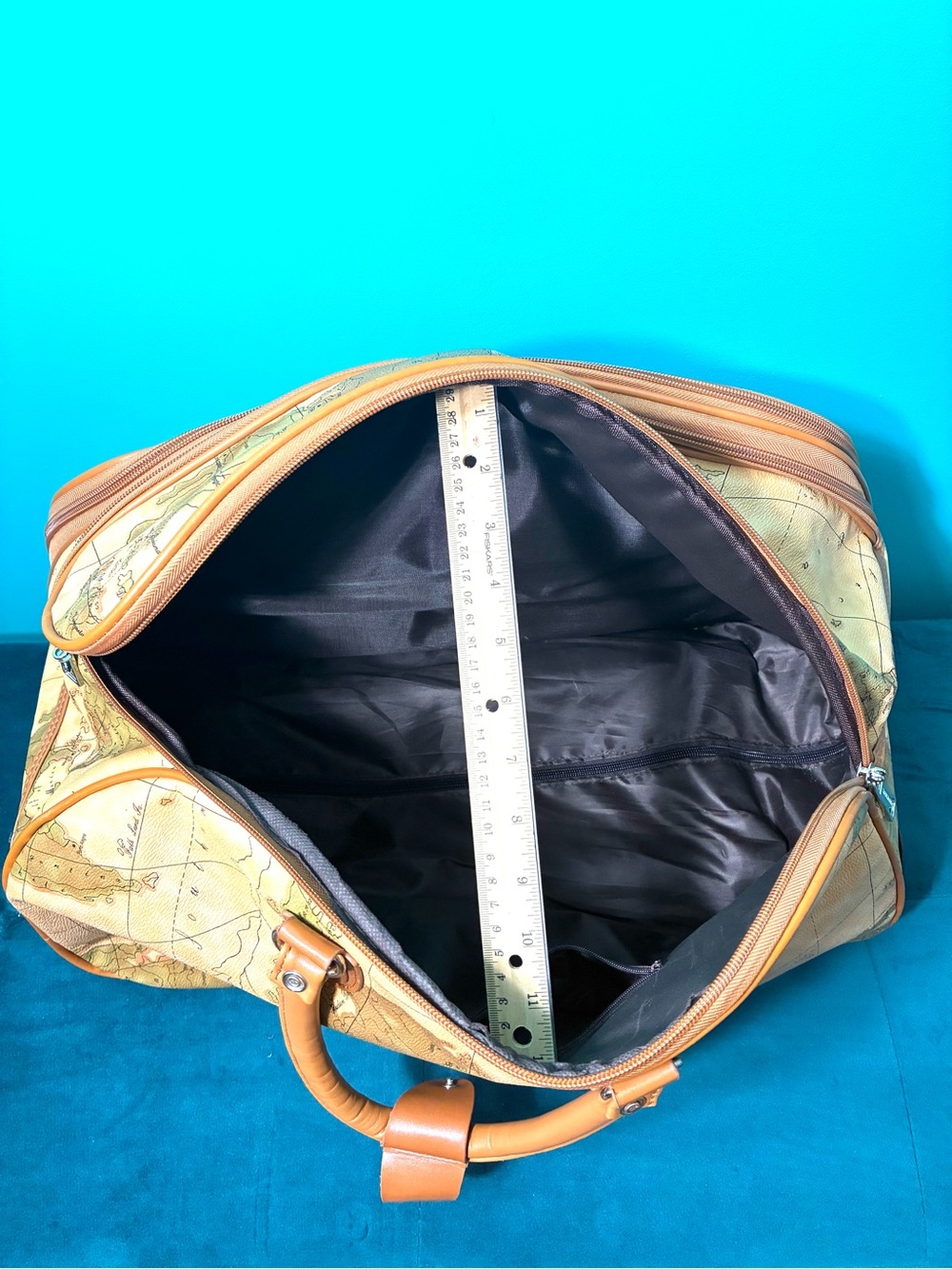 Stylish Travel Bag - Picture 5 of 16